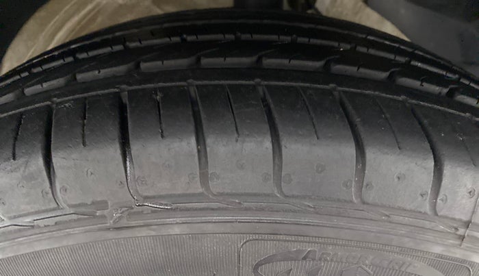 2020 MG HECTOR SHARP DCT PETROL, Petrol, Automatic, 10,659 km, Right Front Tyre Tread