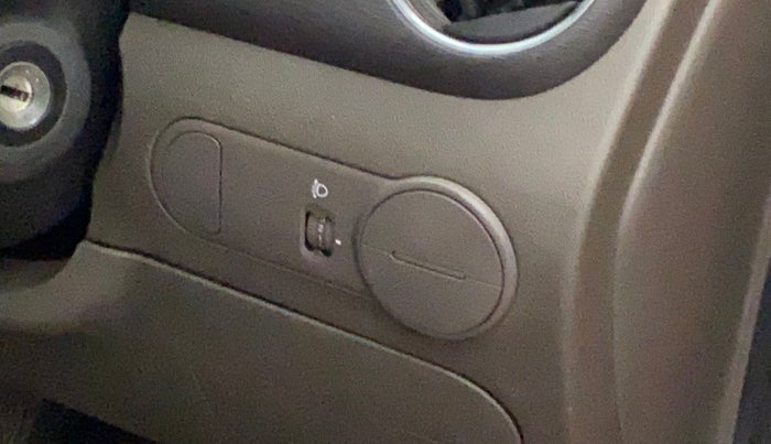 2011 Hyundai i10 SPORTZ 1.2 AT, Petrol, Automatic, 65,895 km, Dashboard - Headlight height adjustment not working