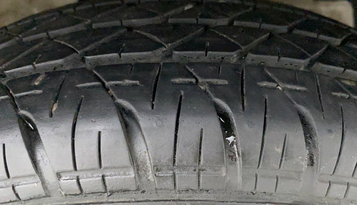 2021 Maruti Swift Dzire TOUR S-CNG (O), CNG, Manual, 85,564 km, Right Front Tyre Tread