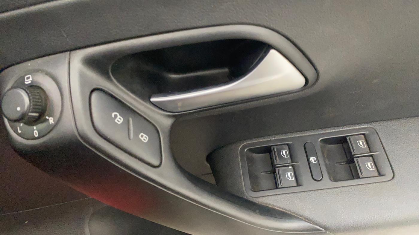 2018 Volkswagen Polo GT TSI AT, Petrol, Automatic, 84,824 km, Driver Side Door Panels Control