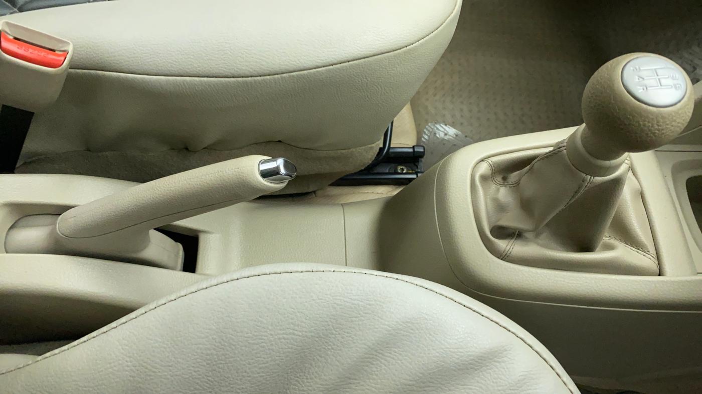 2016 Maruti Ertiga VDI SHVS, Diesel, Manual, 35,422 km, Gear Lever