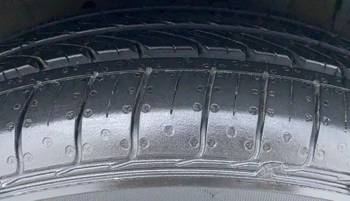 2016 Maruti Ertiga VDI SHVS, Diesel, Manual, 35,422 km, Right Front Tyre Tread