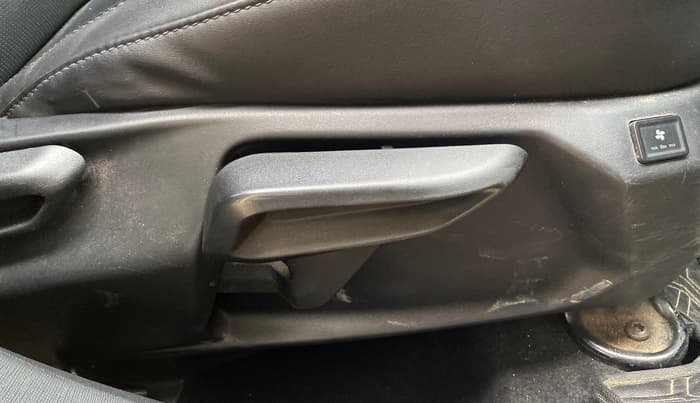 2024 Tata NEXON FEARLESS + SUNROOF DCA DUAL TONE 1.2 PETROL, Petrol, Automatic, 26,543 km, Driver Side Adjustment Panel