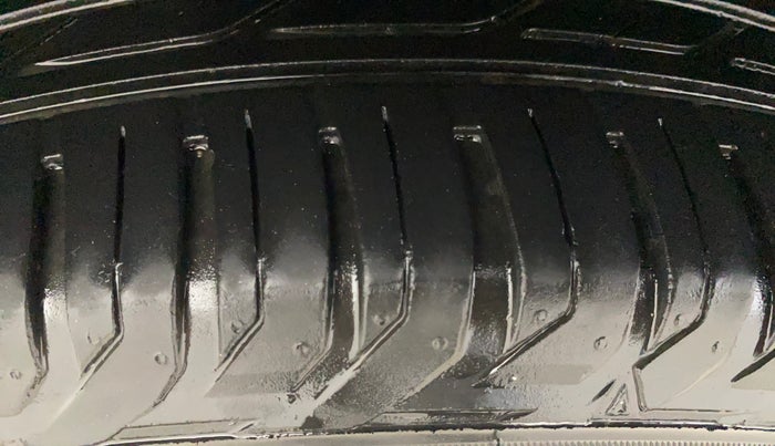 2016 Renault Duster 110 PS RXL 4X2 AMT, Diesel, Automatic, 66,022 km, Right Rear Tyre Tread