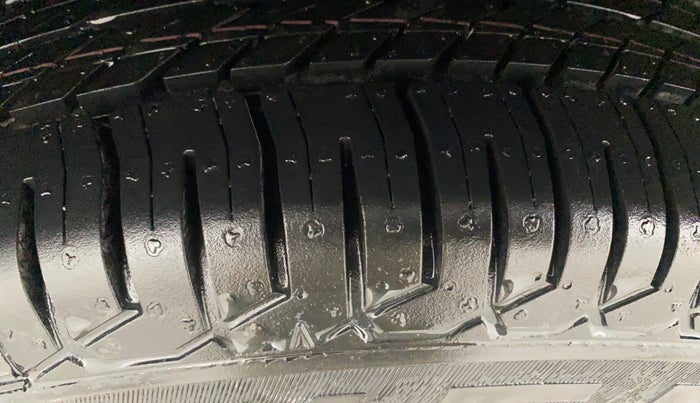 2018 Maruti Swift VXI, Petrol, Manual, 53,948 km, Left Front Tyre Tread