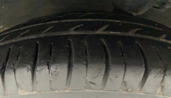 2012 Hyundai i10 MAGNA 1.2, Petrol, Manual, 1 km, Right Front Tyre Tread