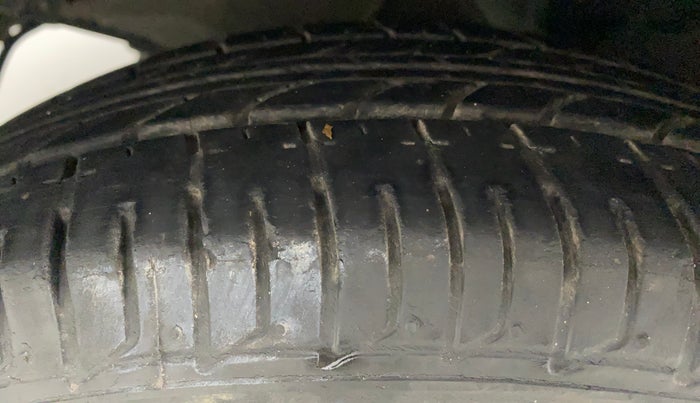 2012 Hyundai i10 MAGNA 1.2, Petrol, Manual, 1 km, Left Front Tyre Tread