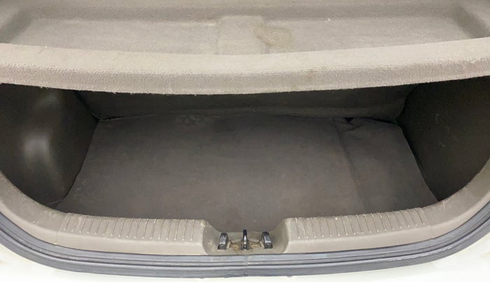 2012 Hyundai i10 MAGNA 1.2, Petrol, Manual, 1 km, Boot Inside