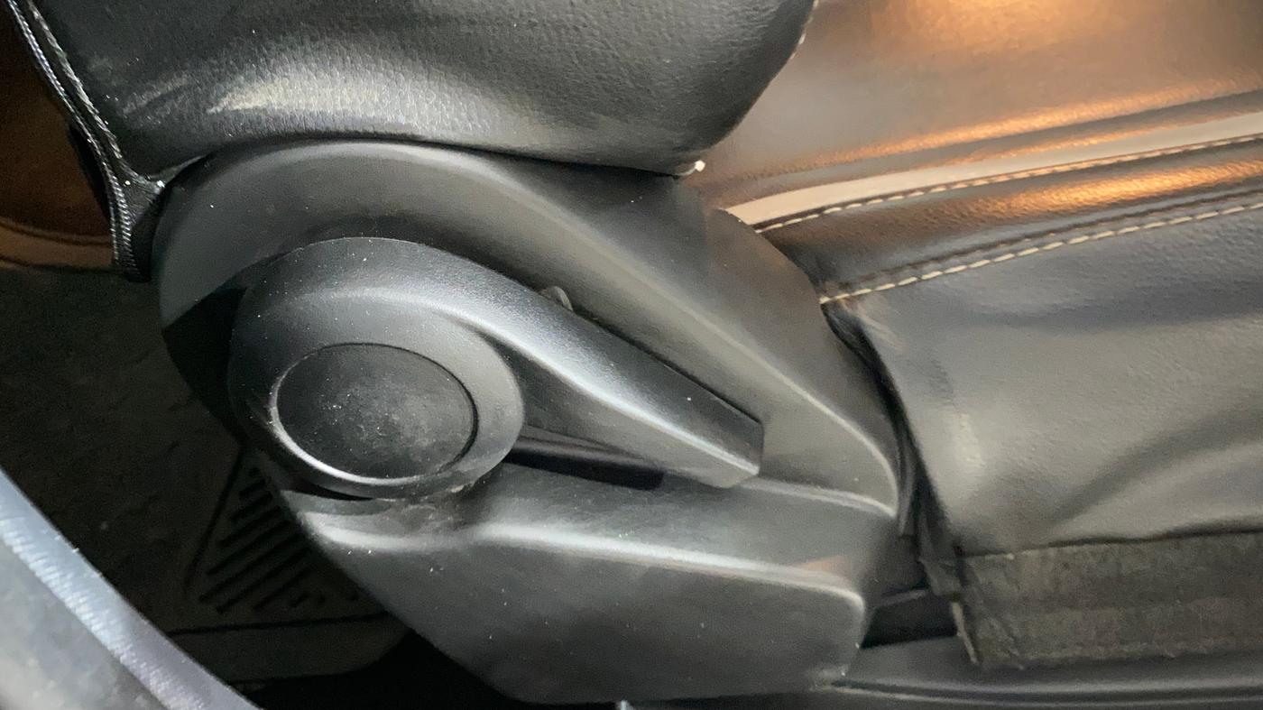 2023 Tata ALTROZ XE PLUS PETROL, Petrol, Manual, 5,171 km, Driver Side Adjustment Panel