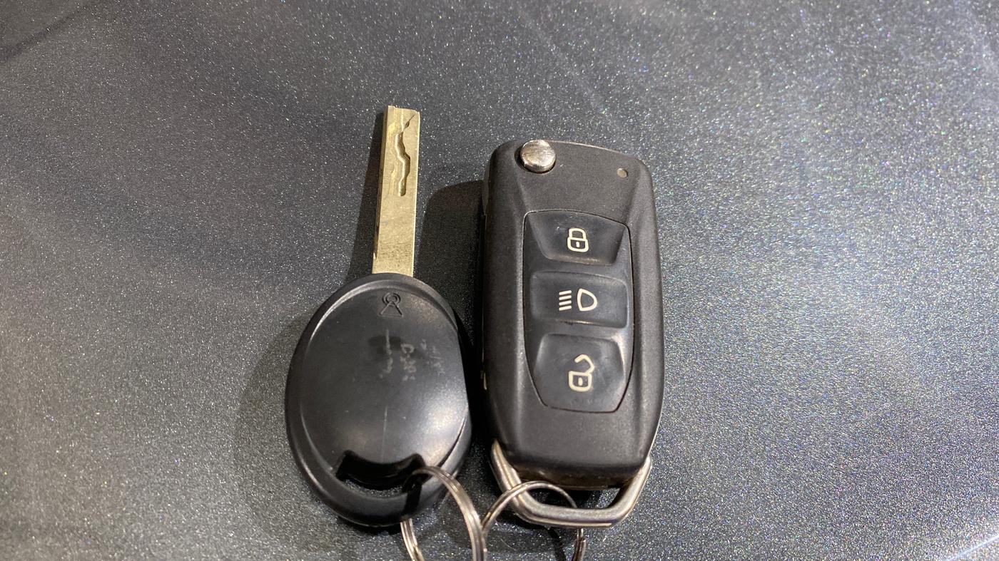 2023 Tata ALTROZ XE PLUS PETROL, Petrol, Manual, 5,171 km, Key Close Up