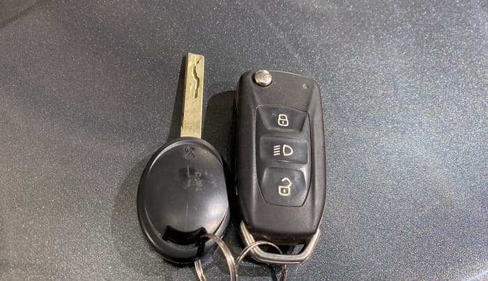 2023 Tata ALTROZ XE PLUS PETROL, Petrol, Manual, 5,019 km, Key Close Up