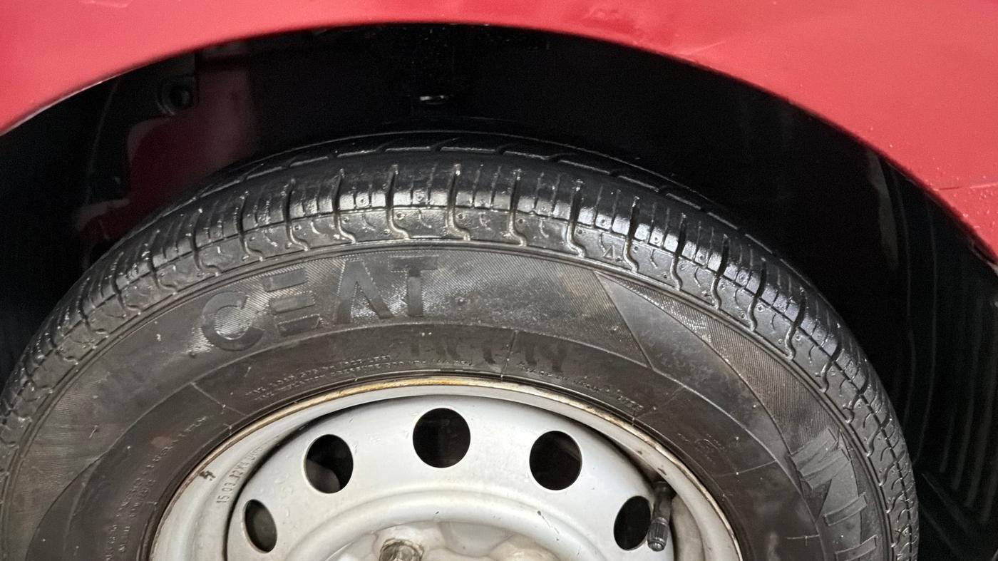 2015 Hyundai Eon D-LITE, Petrol, Manual, 74,713 km, Left Front Tyre Tread