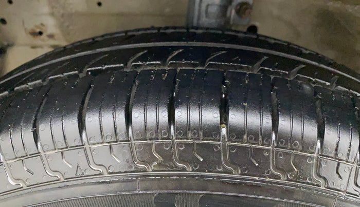 2012 Maruti Swift VDI, Diesel, Manual, 70,797 km, Left Front Tyre Tread