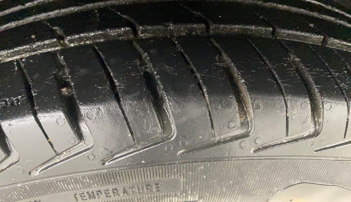 2019 Renault Kwid CLIMBER 1.0 AMT, Petrol, Automatic, 43,137 km, Right Front Tyre Tread