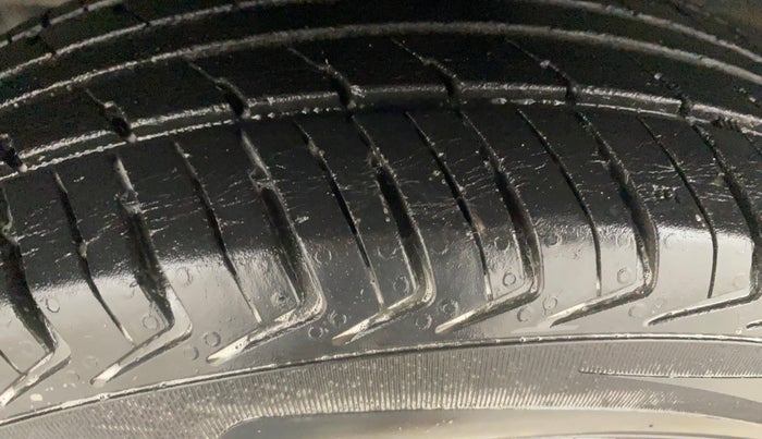 2019 Renault Kwid CLIMBER 1.0 AMT, Petrol, Automatic, 43,137 km, Left Front Tyre Tread