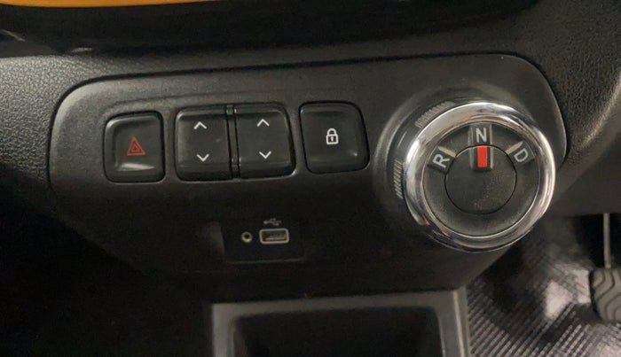 2019 Renault Kwid CLIMBER 1.0 AMT, Petrol, Automatic, 43,137 km, Gear Lever