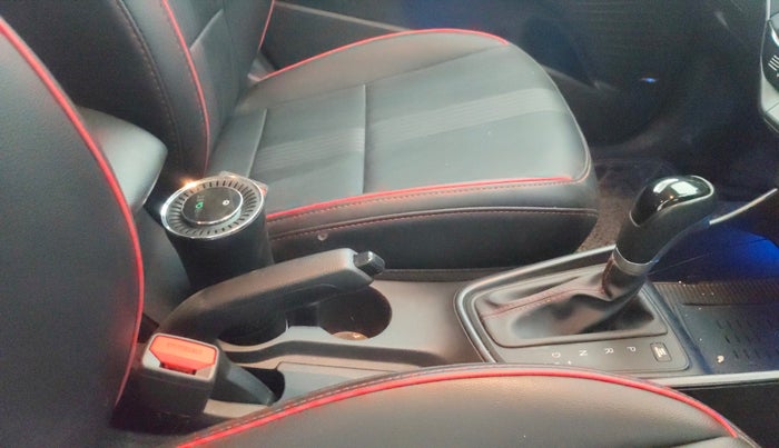 2021 Hyundai NEW I20 ASTA (O) 1.0 TURBO GDI DCT, Petrol, Automatic, 28,113 km, Gear Lever