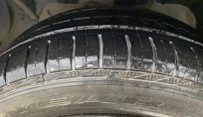 2016 Ford New Figo AMBIENTE 1.2 PETROL, Petrol, Manual, 46,895 km, Left Front Tyre Tread