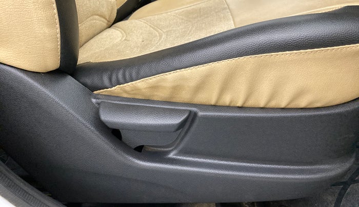 2018 Hyundai Eon MAGNA PLUS, Petrol, Manual, 32,941 km, Driver Side Adjustment Panel