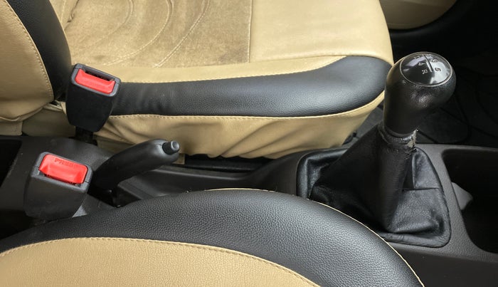 2018 Hyundai Eon MAGNA PLUS, Petrol, Manual, 32,941 km, Gear Lever
