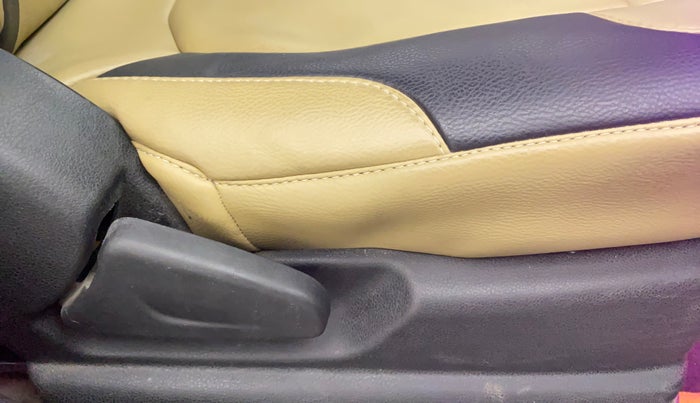 2020 Renault Kwid RXL, Petrol, Manual, 71,641 km, Driver Side Adjustment Panel