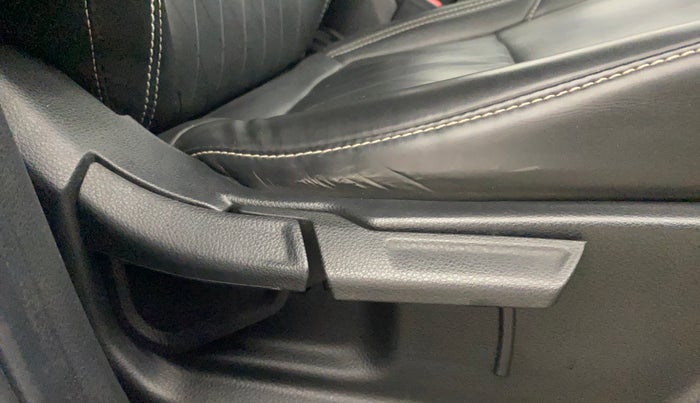 2022 KIA SONET HTX 1.0 IMT, Petrol, Manual, 41,709 km, Driver Side Adjustment Panel