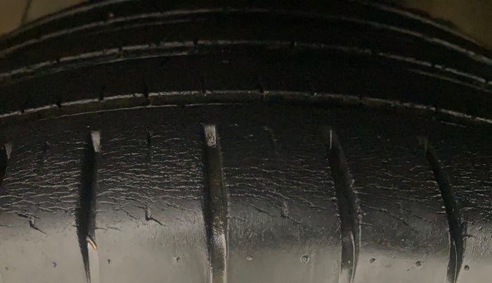 2018 Maruti Ciaz ALPHA 1.5 SHVS PETROL, Petrol, Manual, 53,489 km, Left Front Tyre Tread