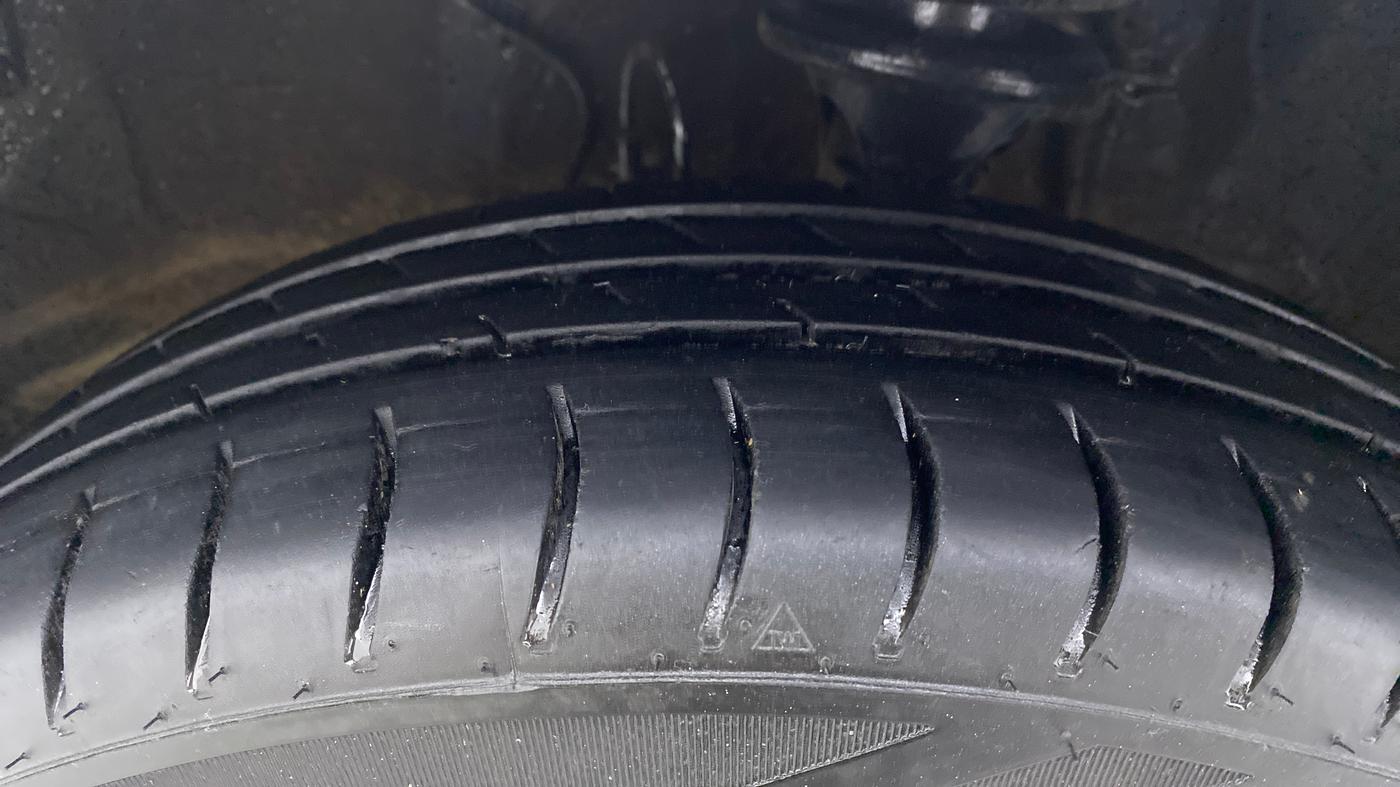 2021 Maruti Alto LXI, Petrol, Manual, 36,856 km, Left Front Tyre Tread