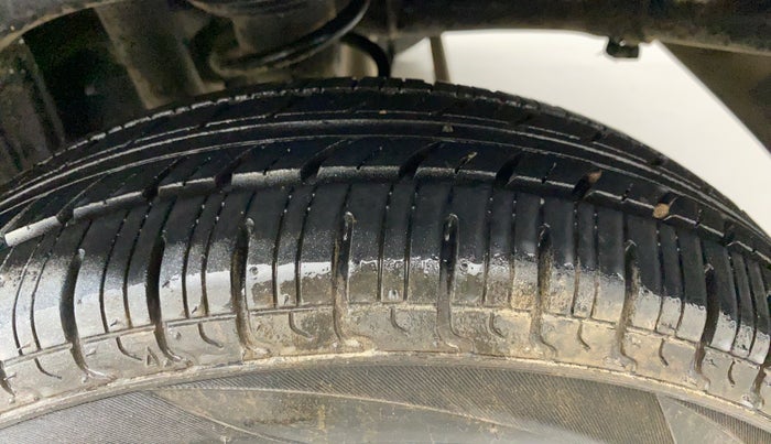 2011 Maruti Alto LXI, Petrol, Manual, 48,803 km, Left Rear Tyre Tread