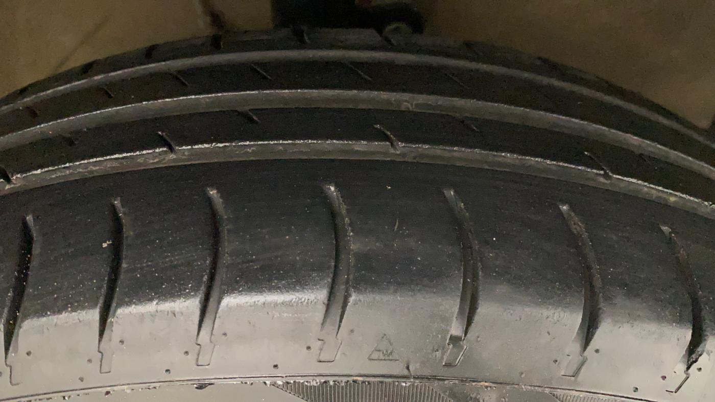 2011 Maruti Swift Dzire VXI, Petrol, Manual, 61,266 km, Right Front Tyre Tread