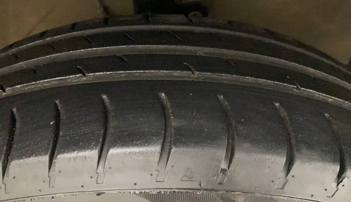 2011 Maruti Swift Dzire VXI, Petrol, Manual, 61,266 km, Right Front Tyre Tread