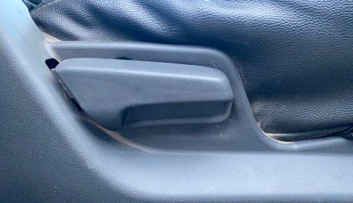 2012 Maruti Ritz VXI, CNG, Manual, 65,548 km, Driver Side Adjustment Panel