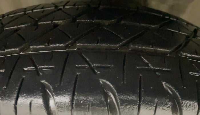 2012 Maruti Ritz VXI, CNG, Manual, 65,548 km, Left Front Tyre Tread