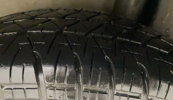 2012 Maruti Ritz VXI, CNG, Manual, 65,548 km, Left Rear Tyre Tread