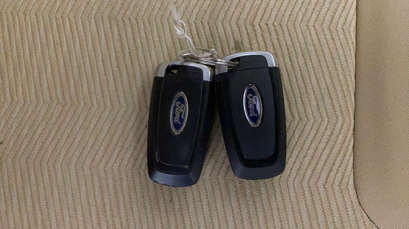 2019 Ford Figo Aspire TITANIUM 1.2 PETROL, Petrol, Manual, 1,14,033 km, Key Close Up