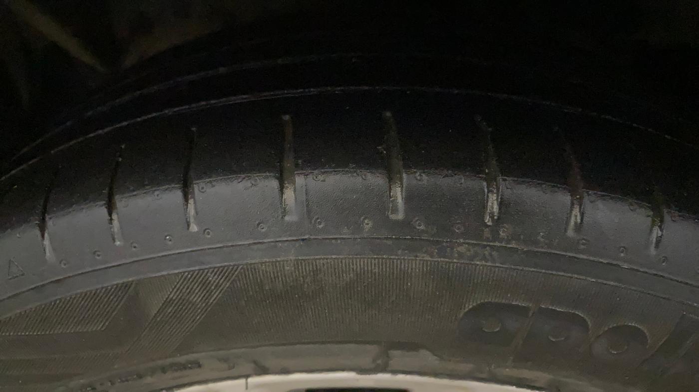 2019 Ford Figo Aspire TITANIUM 1.2 PETROL, Petrol, Manual, 1,14,033 km, Left Front Tyre Tread