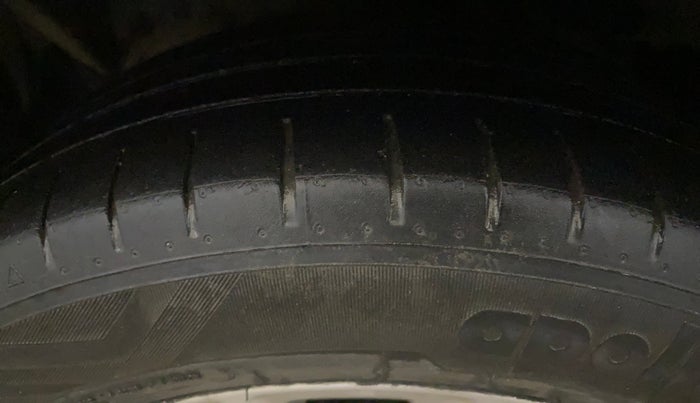 2019 Ford Figo Aspire TITANIUM 1.2 PETROL, Petrol, Manual, 1,14,033 km, Left Front Tyre Tread