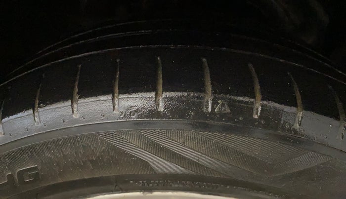 2019 Ford Figo Aspire TITANIUM 1.2 PETROL, Petrol, Manual, 1,14,033 km, Right Front Tyre Tread