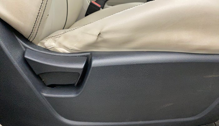 2019 Mahindra XUV300 1.5 W6 MT, Diesel, Manual, 73,403 km, Driver Side Adjustment Panel