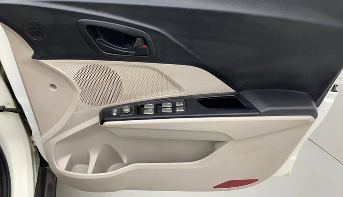 2019 Mahindra XUV300 1.5 W6 MT, Diesel, Manual, 73,403 km, Driver Side Door Panels Control