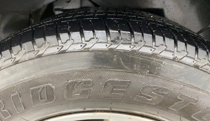 2017 Mahindra XUV500 W9, Diesel, Manual, 74,687 km, Right Rear Tyre Tread