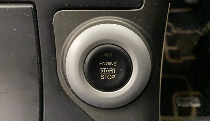 2017 Mahindra XUV500 W9, Diesel, Manual, 74,687 km, Keyless Start/ Stop Button