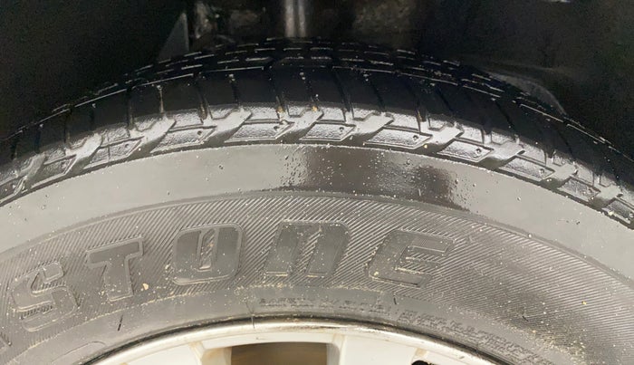 2017 Mahindra XUV500 W9, Diesel, Manual, 74,687 km, Right Front Tyre Tread