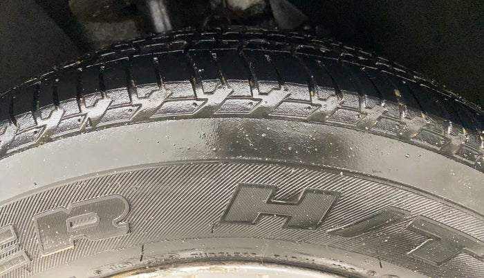 2017 Mahindra XUV500 W9, Diesel, Manual, 74,687 km, Left Front Tyre Tread