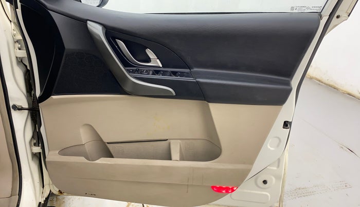 2017 Mahindra XUV500 W9, Diesel, Manual, 74,687 km, Driver Side Door Panels Control