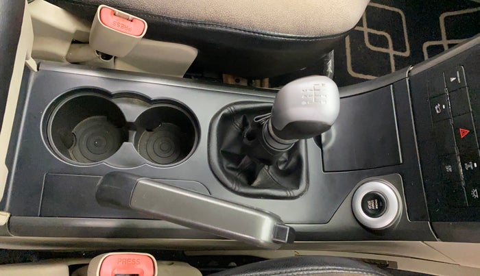2017 Mahindra XUV500 W9, Diesel, Manual, 74,687 km, Gear Lever