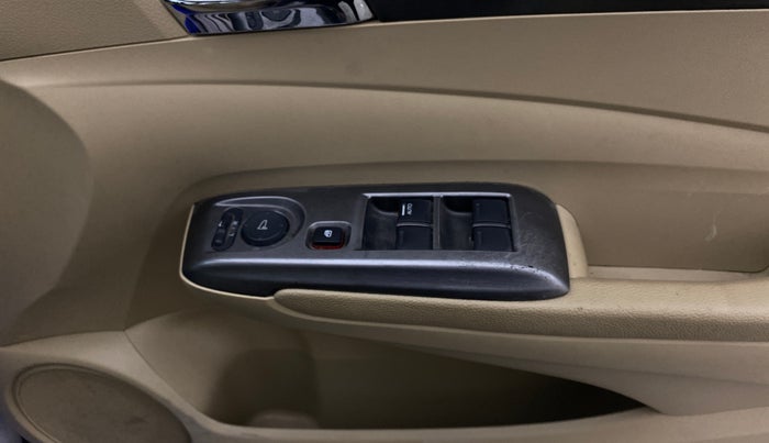 2013 Honda City 1.5L I-VTEC V MT, Petrol, Manual, 1,00,974 km, Driver Side Door Panels Control