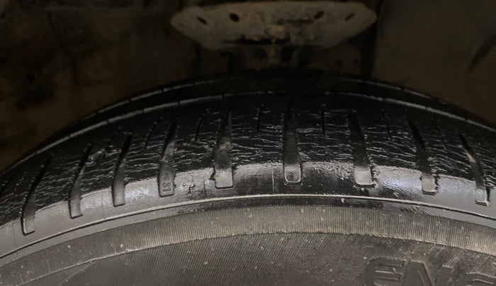 2013 Honda City 1.5L I-VTEC V MT, Petrol, Manual, 1,00,974 km, Right Front Tyre Tread