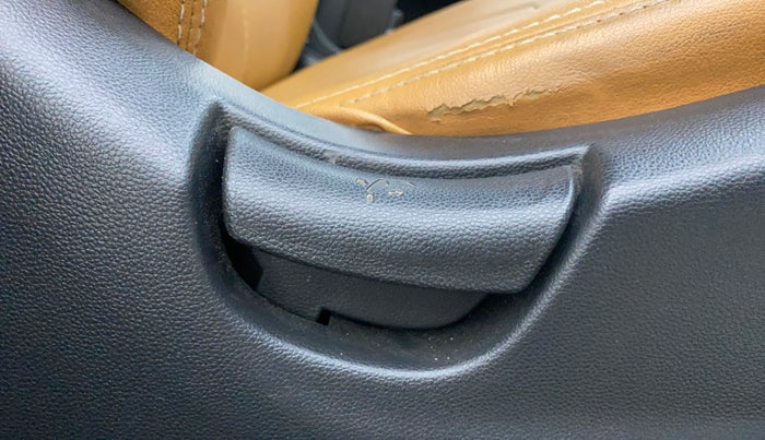 2016 Hyundai Creta BASE 1.6 PETROL, Petrol, Manual, 40,574 km, Driver Side Adjustment Panel