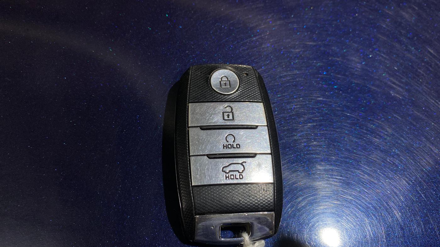 2023 KIA CARENS PRESTIGE PLUS 1.5 IMT DIESEL 7 STR, Diesel, Manual, 66,586 km, Key Close Up